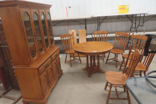 A stunning Sears Benchmade Maple 8-piece dining/kitchen set with a sleek, black finish