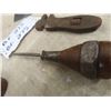 Image 4 : Old Tools: 3 Wood Planes, Saw Vice, 2 Pipe Wrenches, Leather Tool