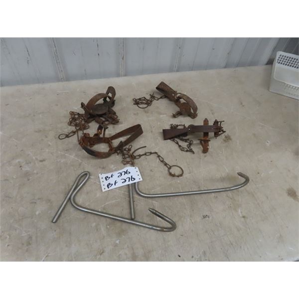 4 Leg Traps + 2 Bale Hooks 