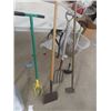 Image 3 : 8 Hand Yard Tools: Potato Fork, Hoe, Edger, Garden Claw, Rake, Aluminum Spade, Electric Weed Eater