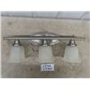 Image 3 : 3 Light Bathroom Vanity Chrome Light Fixture 24" Long