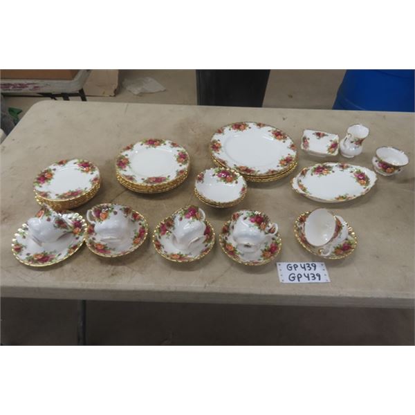 32 pcs Royal Albert ' Old Country Roses': Plates,  Small Bowls, Cups + Saucers,  Sugar + Creamer  pl