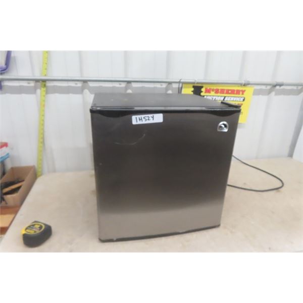 Igloo Bar Fridge Model FR180 17" x 18.5" x 18.5"