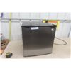 Image 1 : Igloo Bar Fridge Model FR180 17" x 18.5" x 18.5"