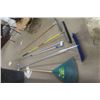 Image 1 : 4 Yard Tools: Rake, Roof Rake, Push Broom, Squeegee 
