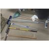 Image 4 : 4 Yard Tools: Rake, Roof Rake, Push Broom, Squeegee 