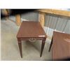 Image 2 : 2 End Tables  17" x 21" x 30" 