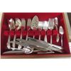 Image 2 : 2 Sets of Flatware in Cases, 50 pcs Tudor Oneida 1936 Bridal Wreath, 50 pcs Sheratin 1910
