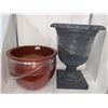Image 1 : 2 Large Planters
