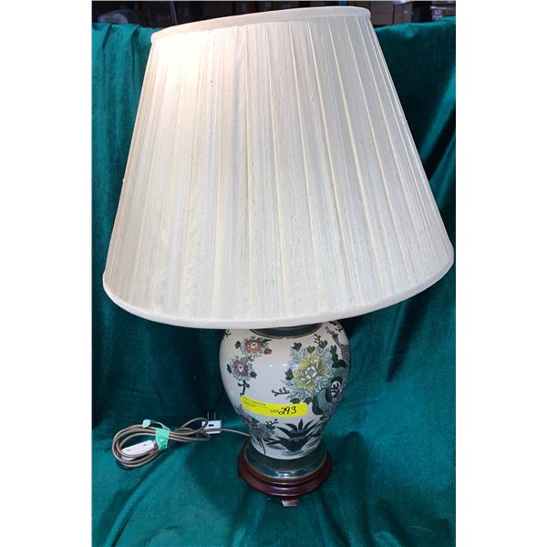 Ginger jar style table lamp