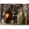 Image 2 : Seven Beautiful Vases