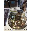 Image 2 : Shelf lot of Decanters, bowls and bars set items