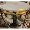 Image 1 : Pedestal Table 29in. Round