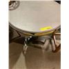 Image 2 : Pedestal Table 29in. Round