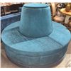 Image 1 : 6ft Round Blue Velvet Pedestal Seating Bench