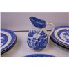Image 5 : (9) Blue Willow Dessert Plates + Blue Willow Creamer