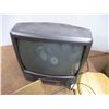 Image 5 : *TV with VHS, lawn mower parts, toilet seat, motor