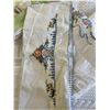 Image 4 : Vintage Linen and Doilies