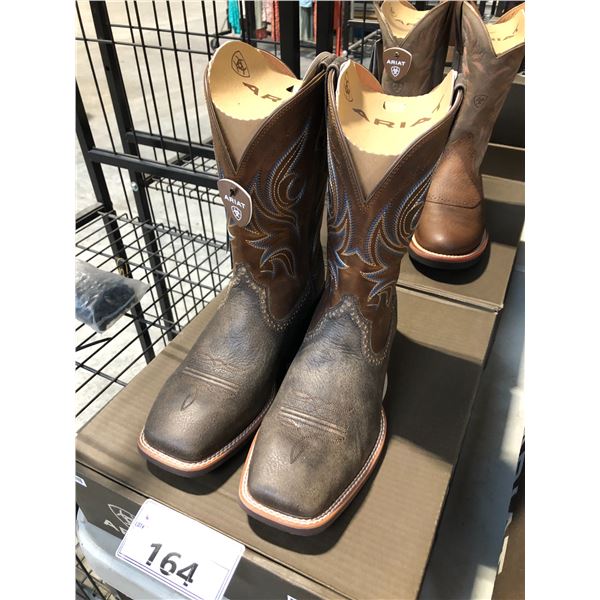 2 ASSORTED PAIRS OF ARIAT MEN'S SIZE 10, EE WIDE COWBOY BOOTS