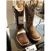 Image 1 : 2 ASSORTED PAIRS OF ARIAT MEN'S SIZE 9.5, EE WIDE COWBOY BOOTS