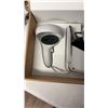 Image 3 : META QUEST 2 VR HEADSET 128GB WITH CONTROLLERS - TESTED WORKING