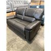 Image 2 : BRAND NEW WHITNEY GREY LEATHER RECLINE LOVE SEAT - RETAIL $1699, HIGH QUALITY STITCHING, GEL MEMOR F
