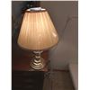Image 2 : 1 brass like table lamp & 1 white swag lamp