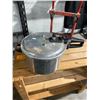Image 1 : Pressure  pot