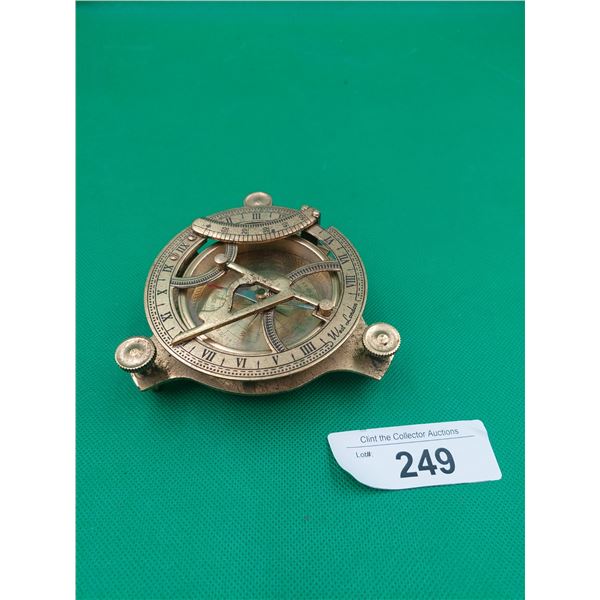 DETAILED BRASS COMPASS