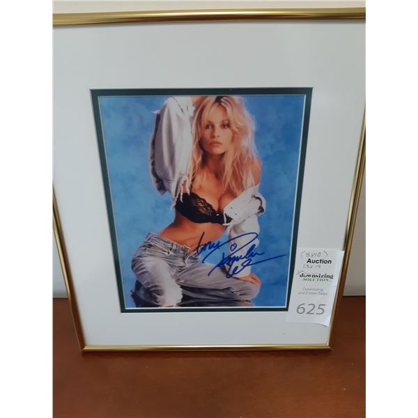 Signed Photo Pamela Amderson Cat A