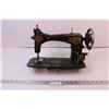 Image 1 : Antique Sewing Machine