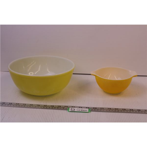 (2) Pyrex Bowls