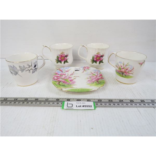 Royal Albert Plate - (4) Royal Albert Tea Cups