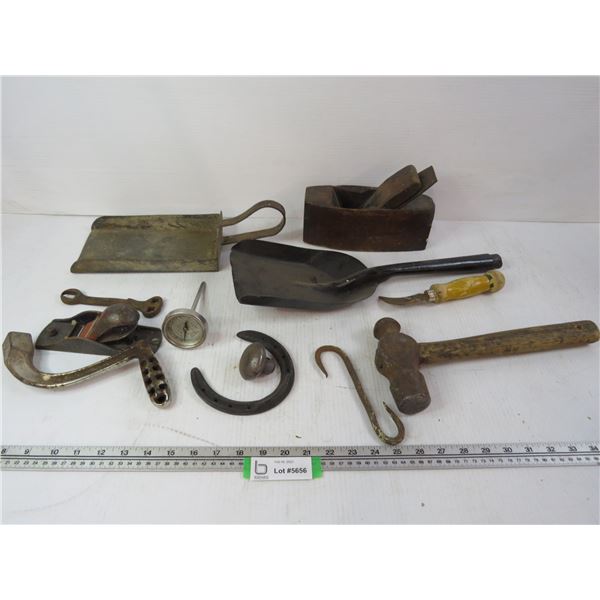 Vintage Plane - Coal Shovel - Misc Vintage Tools - Horse Shoe