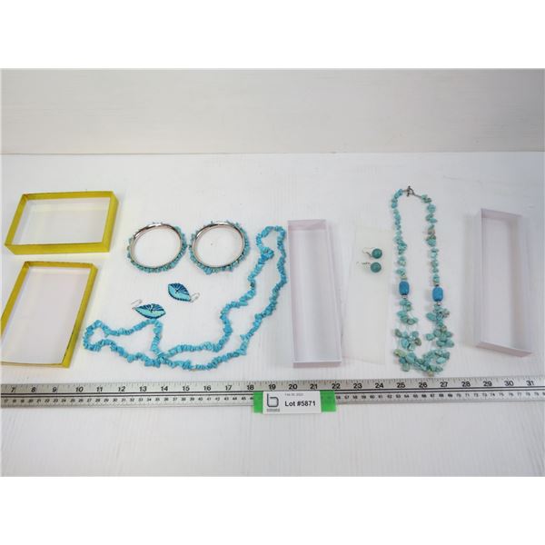 (2) Costume Jewelry Items