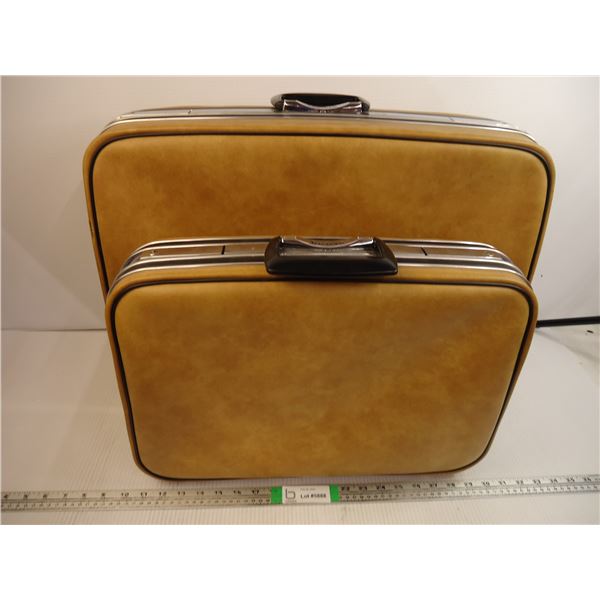 2 Piece Riviera Luggage Set-very clean and in excellent condition