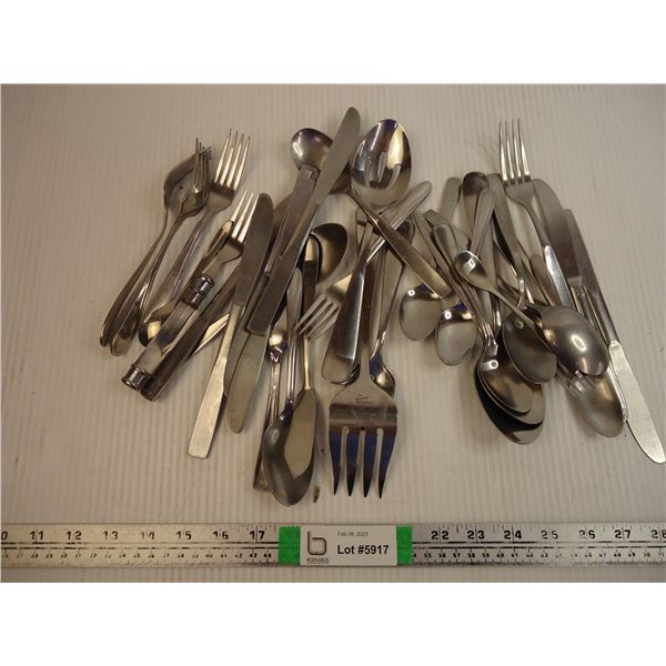 Lot of assorted silverware