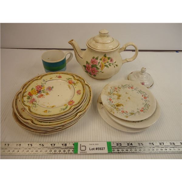 Teapot,Plates,Saucers and other assorted