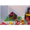 Image 4 : Kids' Playhouse w/ Figures