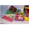 Image 5 : Kids' Playhouse w/ Figures