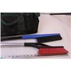 Image 4 : Vehicle Emergency Kit and 2 Snow Brushes