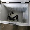 Image 3 : IGLOO COOLER ABND 2 METAL WINE RACKS
