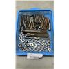 Image 1 : TRAY OF TAPS AND DIES