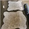 Image 2 : 2 PADDED PET BEDS AND 2 LIGHT SPEED SLEEPING MATS