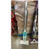 Image 2 : BISSELL PET PRO BAGLESS VACUUM AND SHARK STEAM MOP