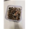 Image 2 : BIN OF FENCE CLIPS