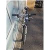 Image 2 : GREY/BLUE CARRERA BIKE