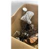 Image 2 : BOX OF TABLE LAMPS AND STAINED GLASS SHADES