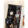 Image 2 : BOX OF JEWELRY