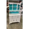Image 1 : WHITE AND TEAL HUTCH